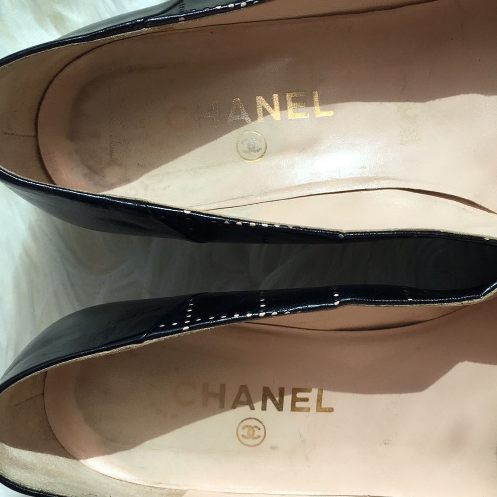 Authentic Chanel CC Logo Black Leather Heels - Picture 5 of 16